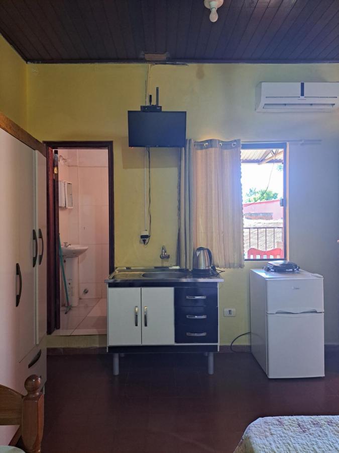 Hummingbird Hostel Ciudad del Este Buitenkant foto