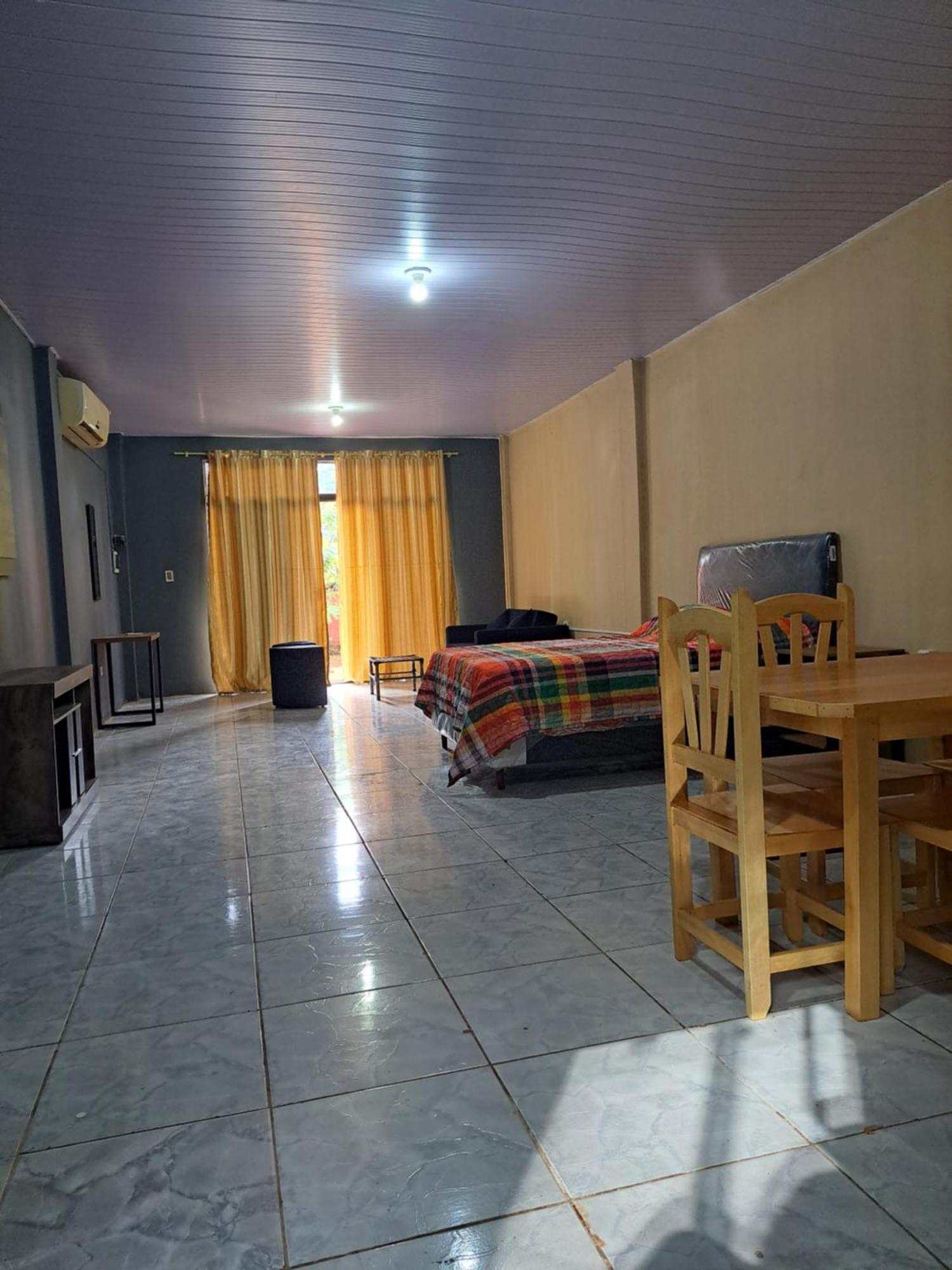 Hummingbird Hostel Ciudad del Este Buitenkant foto
