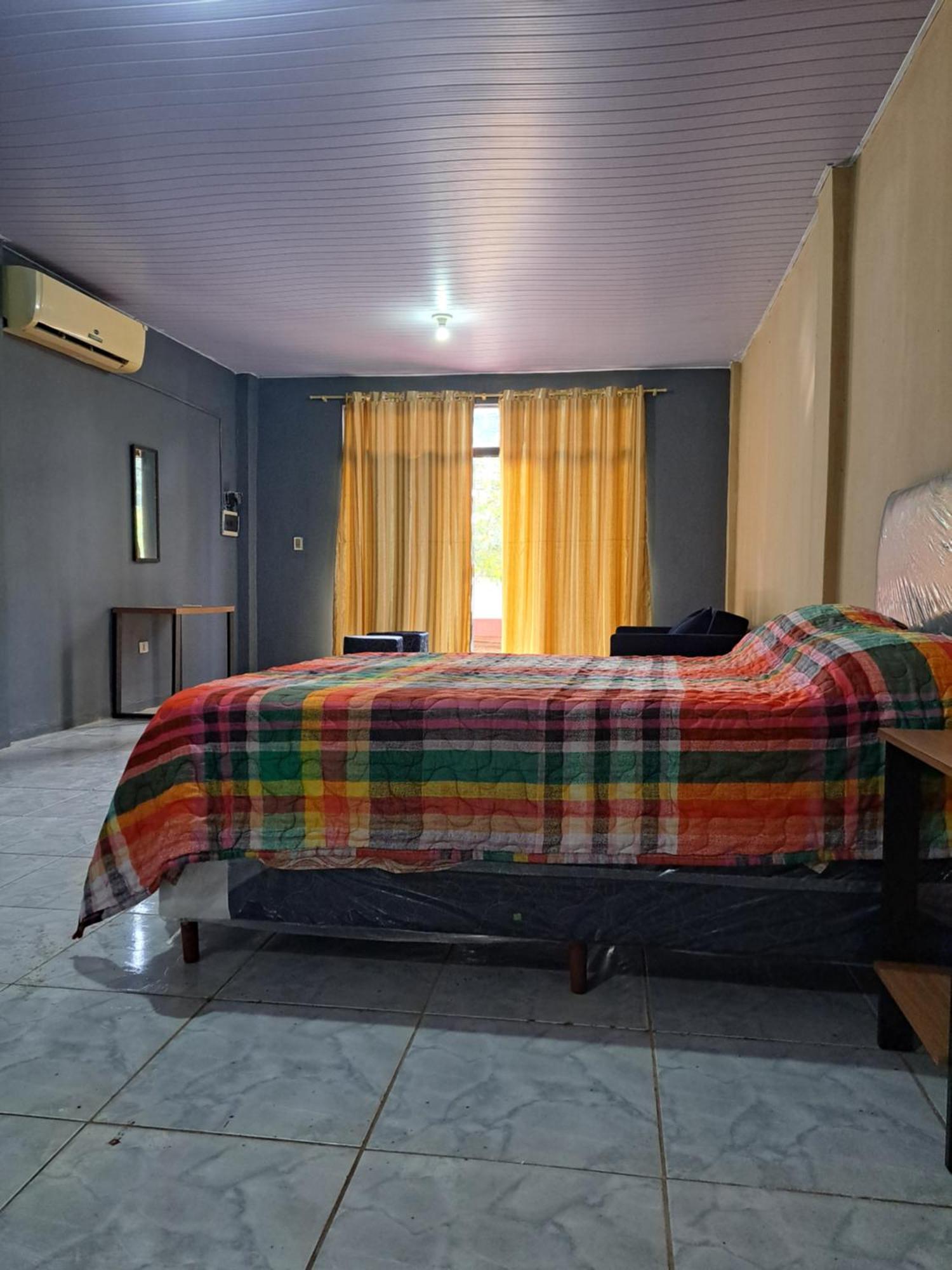 Hummingbird Hostel Ciudad del Este Buitenkant foto